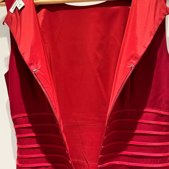 ♥️ Beautiful satin knee length dress with unique pleating pattern - Picture 10 of 10